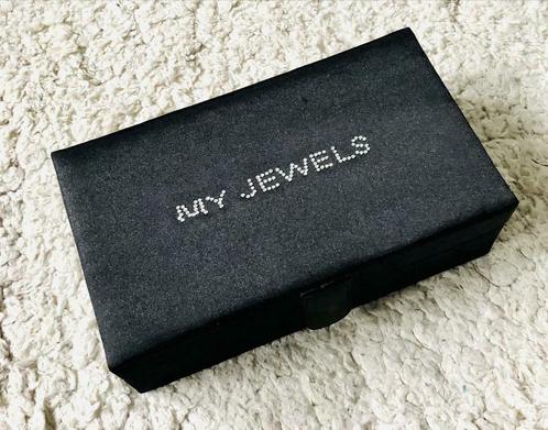 Boîte coffret bijoux femme noir satiné strass Deco design, Bijoux, Sacs & Beauté, Accessoires Autre, Utilisé
