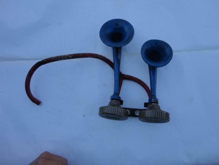 Trumpets and motor for claxon Fiat Dino 2400, Auto-onderdelen, Overige Auto-onderdelen, Fiat, Oldtimer onderdelen, Gebruikt, Ophalen