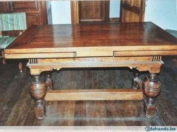 Massief eiken tafel beschikbaar voor biedingen