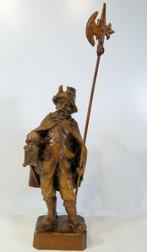 Statue en bois : Homme avec lanterne et hallebarde, Enlèvement ou Envoi