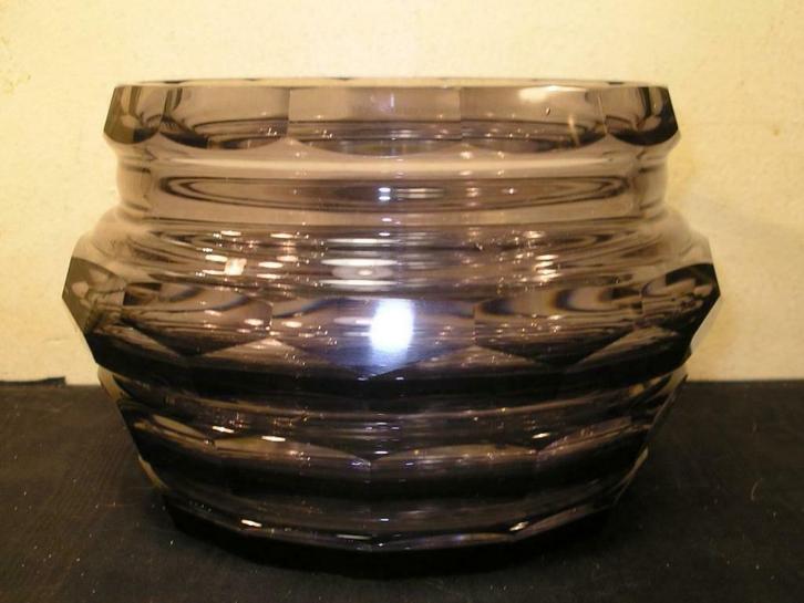 VASE EN CRISTAL TAILLE MAUVE SIGNE VAL ST LAMBERT, Antiquités & Art, Antiquités | Verre & Cristal, Enlèvement ou Envoi