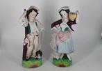 Deux statuettes en biscuit d'Andenne polychrome, Antiquités & Art, Enlèvement ou Envoi