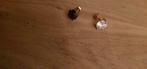 1 Oorsteker 18k met 2ct witte en 1 met zwarte moissanite, Ophalen of Verzenden, Zo goed als nieuw, Goud