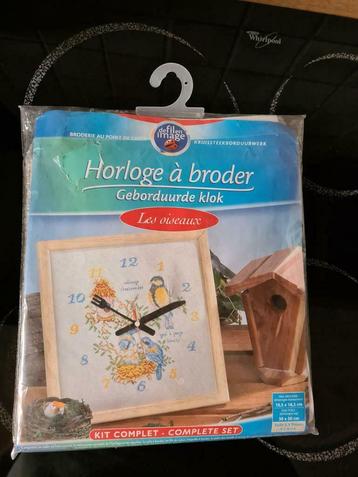 Geborduurde klok handwerkpakket beschikbaar voor biedingen