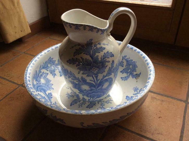 Ancien nécessaire de toilette, Antiek en Kunst, Antiek | Keramiek en Aardewerk, Ophalen