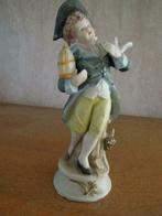beeld biscuit-porselein jongen duif, hoed Napoleon verleider, Antiek en Kunst, Ophalen of Verzenden