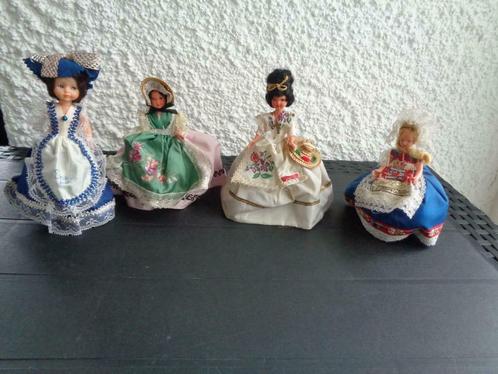 Anciennes poupées folklorique. 4 pièces. Vintage 1900. N° 2, Collections, Poupées, Utilisé, Poupée, Enlèvement ou Envoi