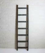 korte oude houten ladder, Ophalen