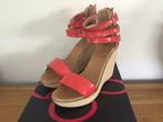 Sandale compensée rouge corail pointure 38 no escarpin guess, Vêtements | Femmes, Chaussures, Rouge