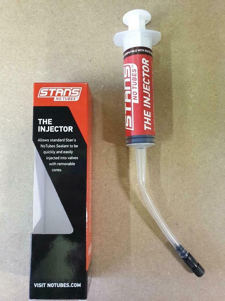 Seringue pour mettre du produit anti crevaisons dans un pneu, Fietsen en Brommers, Steps, Nieuw, Ophalen of Verzenden