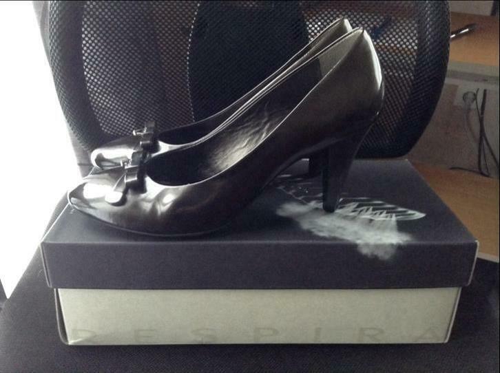 Donker grijze Geox pump maat 39,5, Kleding | Dames, Schoenen, Ophalen of Verzenden