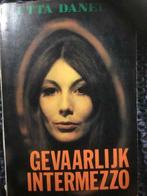 Gevaarlijk intermezzo/Utta  Danella, Boeken, Ophalen of Verzenden, Gelezen