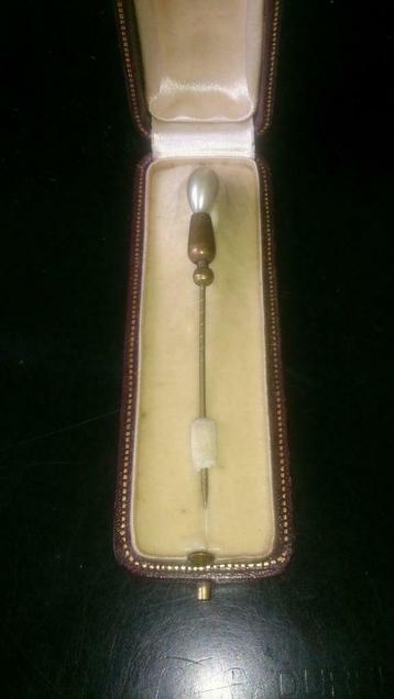Fort ancienne épingle de cravate avec perle et étui 
