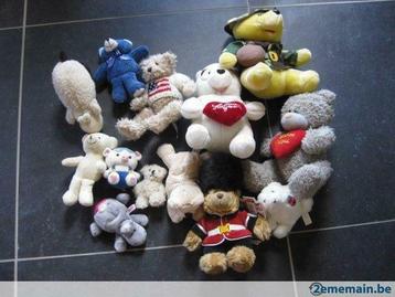 Lot de 13 peluches diverses....à voir!!!!