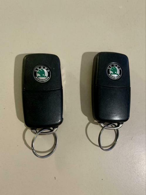 2 clés d’origine Skoda ( lire inscription, Autos, Skoda, Entreprise