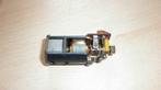 Modeltreinmotor met tandrad in messing (2), Gebruikt, Trix, Ophalen of Verzenden, Analoog