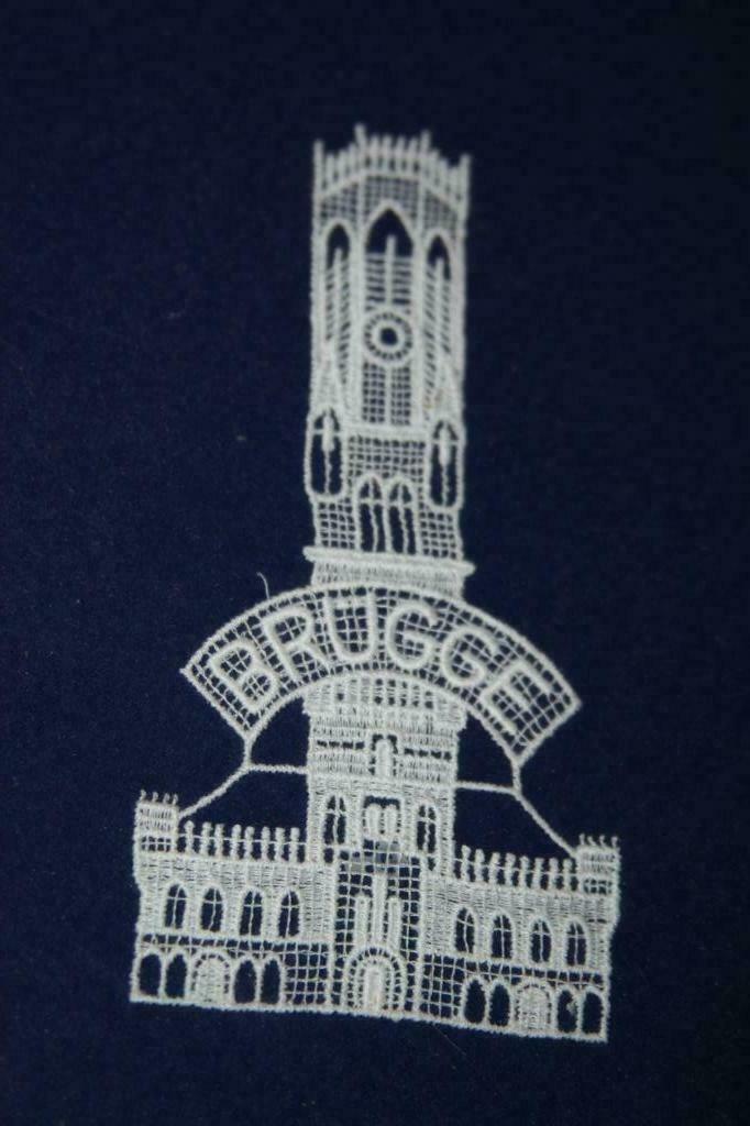 Brugge ( Brugse kant ) werkje is 12 cm hoog, Hobby en Vrije tijd, Kantklossen, Gebruikt, Overige typen, Ophalen of Verzenden