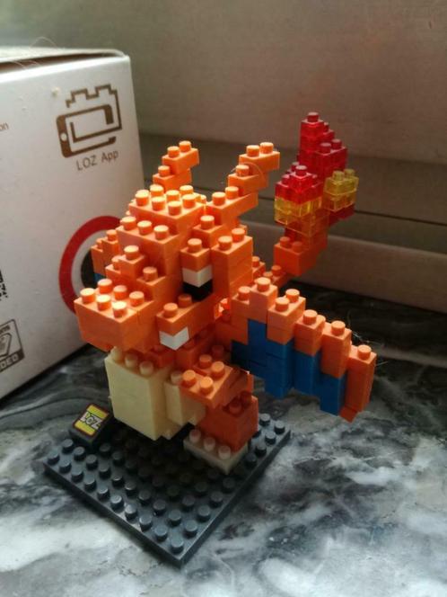Pokémon Charizard-figuur (iblock), Hobby en Vrije tijd, Modelbouw | Figuren en Diorama's, Zo goed als nieuw, Figuur of Figuren