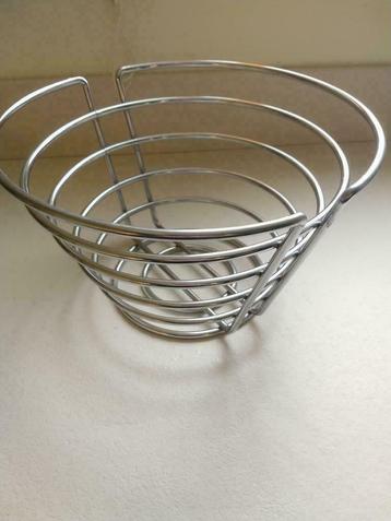 Fruitmand in aluminium beschikbaar voor biedingen