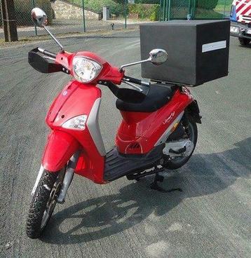 Piaggio liberty met pizzakoffer