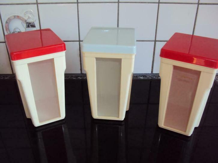 DBP 3 retro voorraaddozen met 'venstertje' 2 met rode deksel, Verzamelen, Retro, Huis en Inrichting, Ophalen of Verzenden