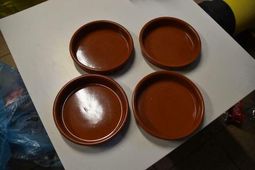 4 potjes / schalen van diameter 16 cm voor 2 €, Maison & Meubles, Cuisine | Vaisselle, Comme neuf, Balance ou Balances, Poterie