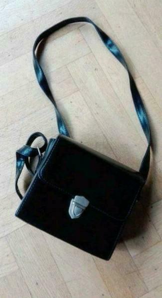 Heuptasje in zwart leder, 18x14x7cm, Handtassen en Accessoires, Tassen | Damestassen, Gebruikt, Zwart