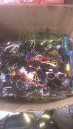 lot 375 lunettes de  soleil femme, homme et enfant, neuves+