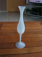 Délicat beau vase en verre blanc, Comme neuf, Moins de 50 cm, Enlèvement ou Envoi, Blanc