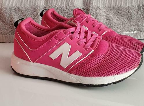 NEW BALANCE pointure 30, Kinderen en Baby's, Kinderkleding | Schoenen en Sokken, Gebruikt, Ophalen