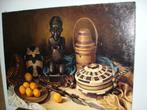 MADELEINE DUGUET olie/doek stilleven met Kongolese objecten, Ophalen