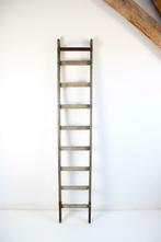 oude smalle houten ladder, Ophalen