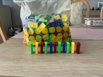 Domino steentjes beschikbaar voor biedingen