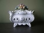 Pot en porcelaine avec couvercle de V. Bassano, Antiquités & Art, Enlèvement ou Envoi