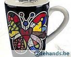 Romero Britto,  butterfly/flowers mok, Antiek en Kunst, Antiek | Keramiek en Aardewerk