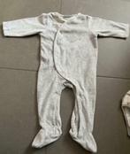 Pyjama grenouillère velours gris Noukies 68cm - 6 mois, Jongetje of Meisje, Zo goed als nieuw, Nacht- of Onderkleding
