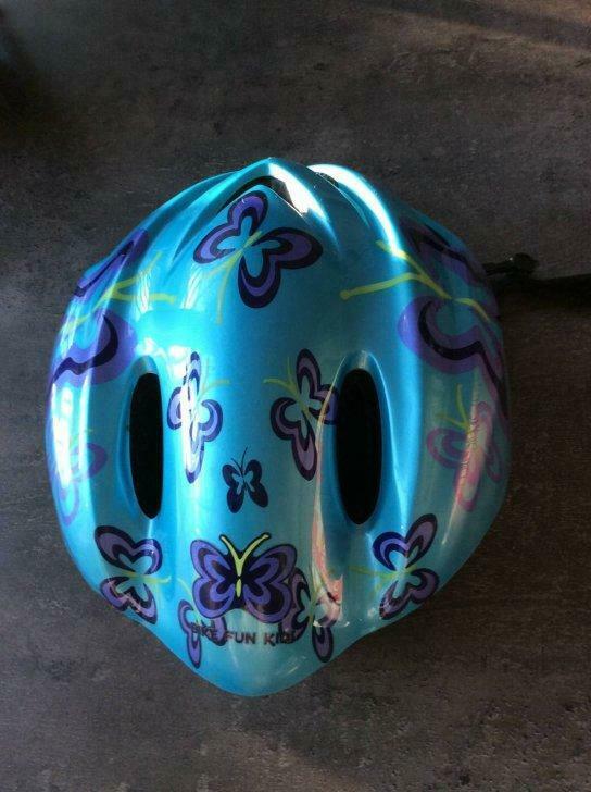 Kinderfietshelm papillon voor meisjes, Fietsen en Brommers, Fietsaccessoires | Fietshelmen, Zo goed als nieuw, Ophalen