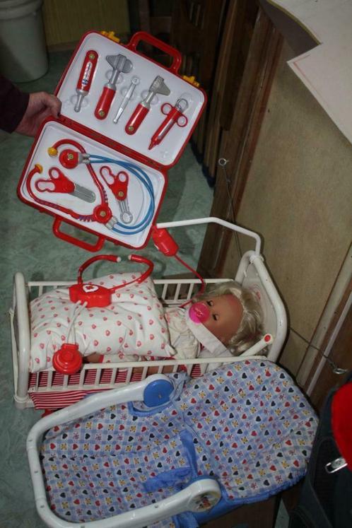 ziekhuisbed en dokterskoffertje ...Baby Doc, Kinderen en Baby's, Speelgoed | Overig, Zo goed als nieuw, Jongen of Meisje, Ophalen