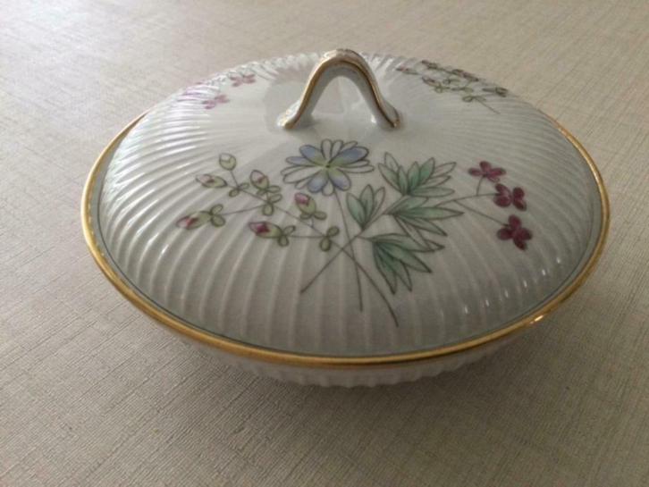 Très jolie bonbonnière en porcelaine Thomas R ( Germany), Antiquités & Art, Antiquités | Porcelaine, Enlèvement ou Envoi