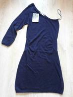 robe Bershka marine, neuve avec étiquette, Taille 38/40 (M), Bleu, Enlèvement ou Envoi, Bershka