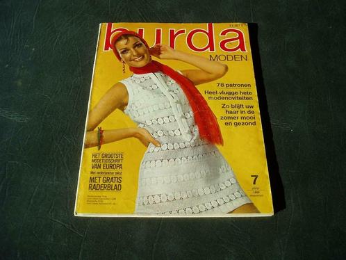 1969 Burda juli met patronen, Collections, Vêtements & Patrons, Comme neuf, Autres types, Enlèvement