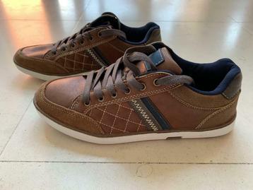 Nieuw paar jongens schoenen, elegante look, maat 40, Ophalen of Verzenden, Nieuw, MET, Schoenen