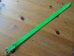 Collier NEUF en plastique vert fluo (longueur 58 cm sur 2,5, Animaux & Accessoires, Enlèvement ou Envoi, Neuf