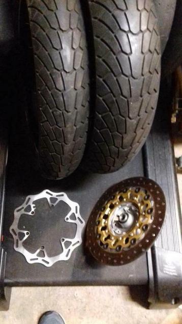 pneus , disque brembo et moyeux ktm  supermotard  beschikbaar voor biedingen