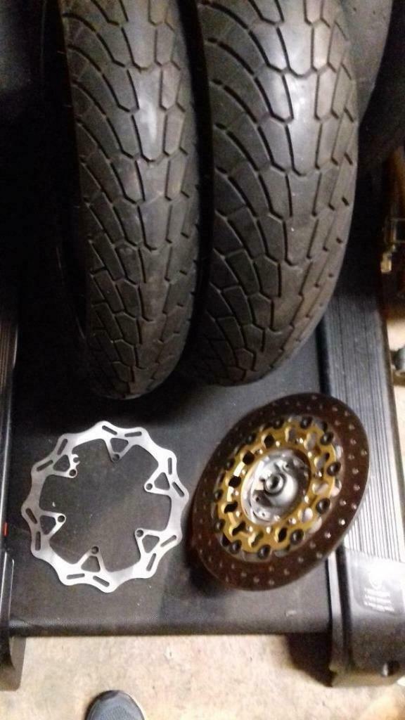 pneus , disque brembo et moyeux ktm  supermotard, Motoren, Motoren | KTM, Bedrijf, SuperMoto, 1 cilinder, Ophalen