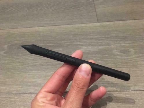 CHERCHE STYLET/pen tablette WACOM intuos 4K (Bluetooth), Computers en Software, Tekentablets, Zo goed als nieuw, Draadloos, Ophalen of Verzenden