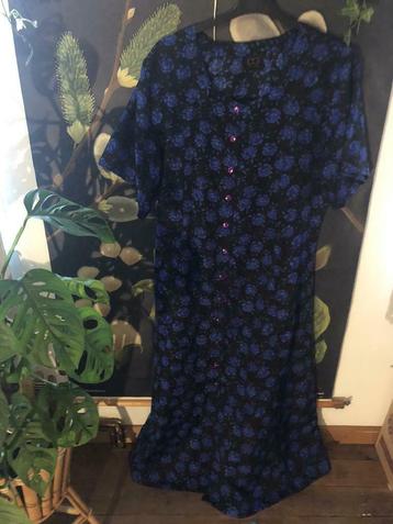 Bloemenjurk vintage beschikbaar voor biedingen