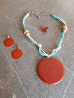 Setje: ketting met bruin amulet, oorringen en ring., Ophalen, Overige materialen, Verstelbaar, Bruin