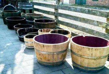 Bloemen planten? Eiken ronde bloembakken van wijnvaten beschikbaar voor biedingen