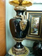 lampe Empire en porcelaine et têtes de béliers, Antiek en Kunst, Ophalen